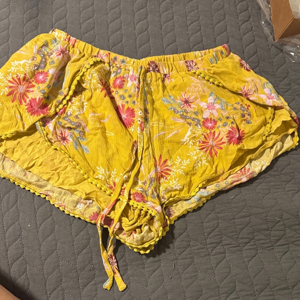 Cotton Candy Yellow Floral Women's Shorts